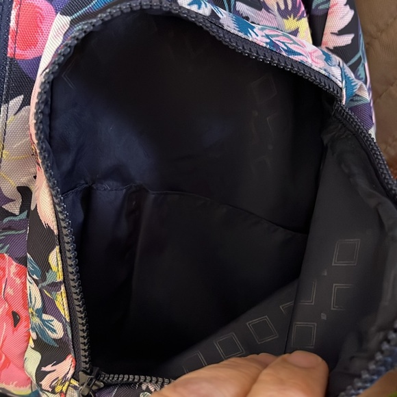 Vera Bradley sling bag - Picture 8 of 10